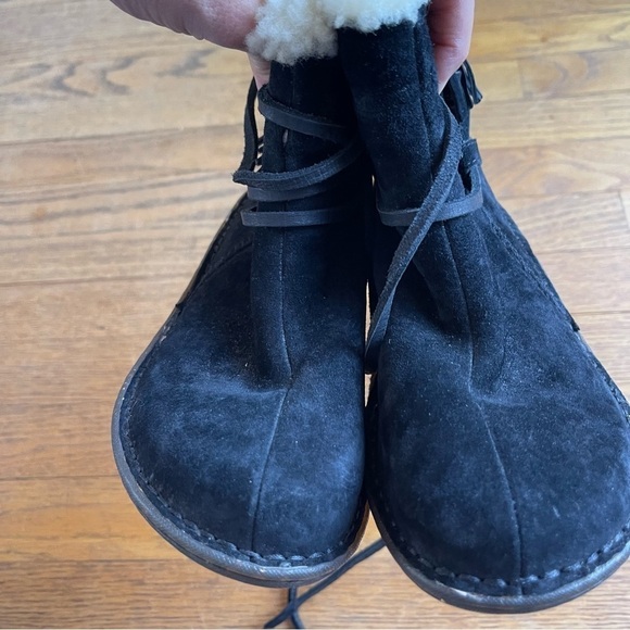 UGG Gaviota 5749 Short Leather Suede Boot Black Size 5 - Picture 6 of 7